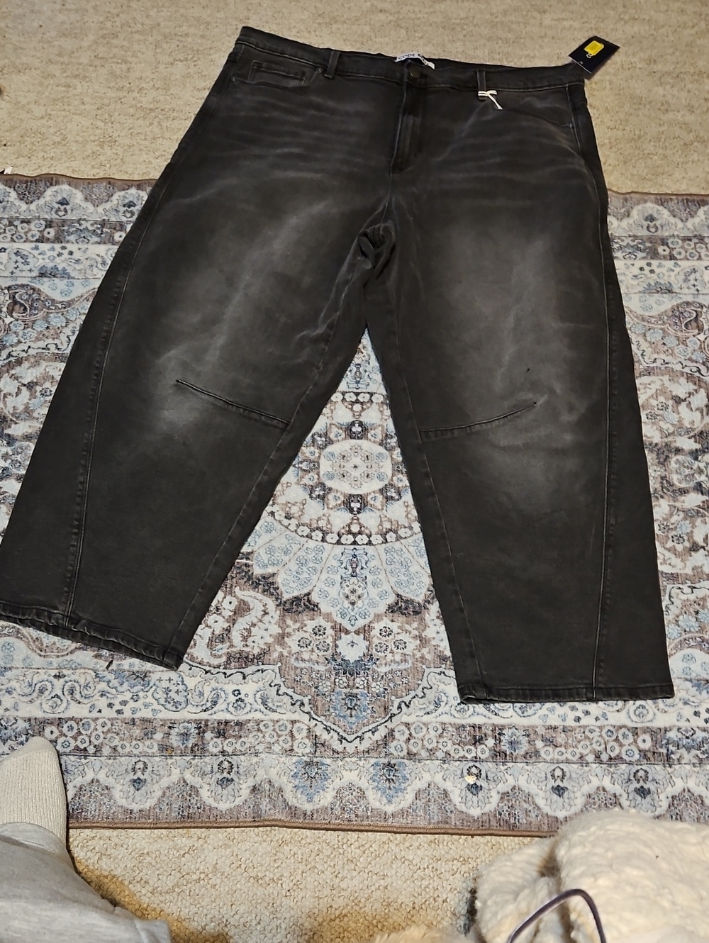 Code Bleu Women's Black High Rise Barrel Crop Jeans